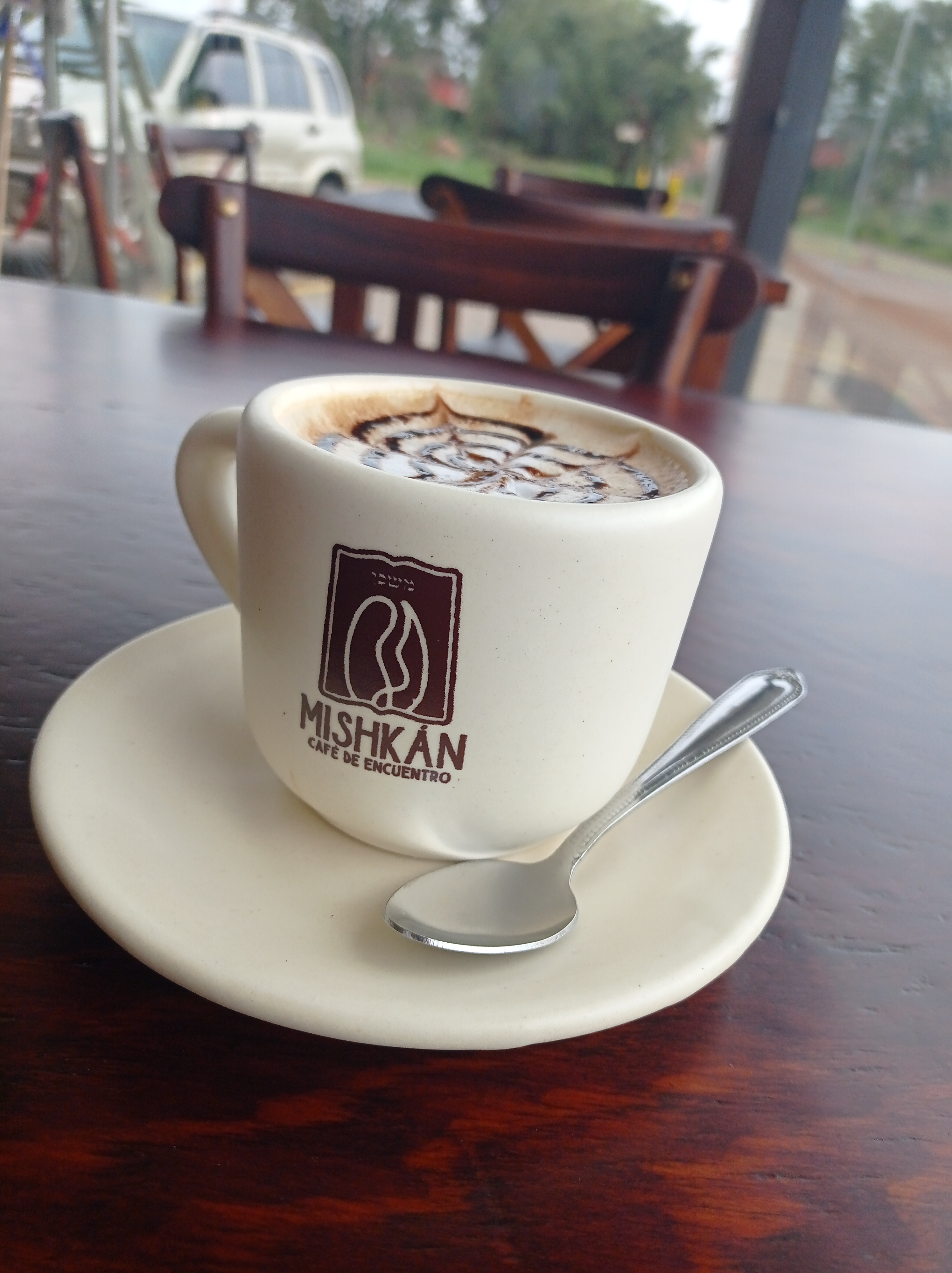 Interior del café Mishkán